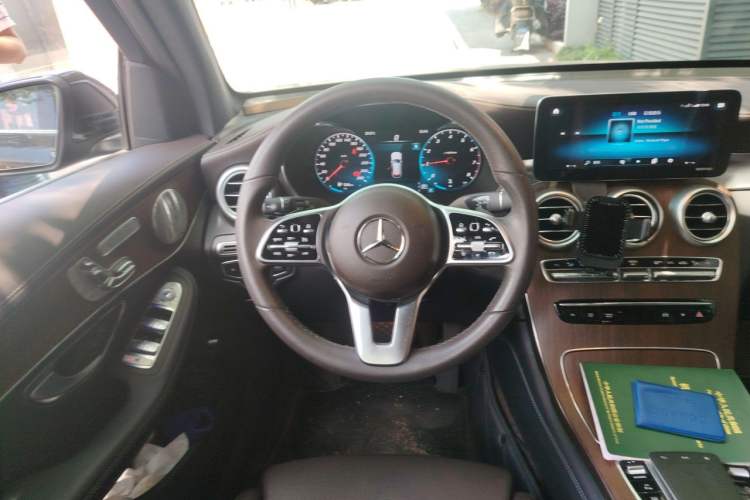 Used Mercedes-Benz GLC 2021 GLC 300 L 4MATIC Dynamic Model Steering Wheel