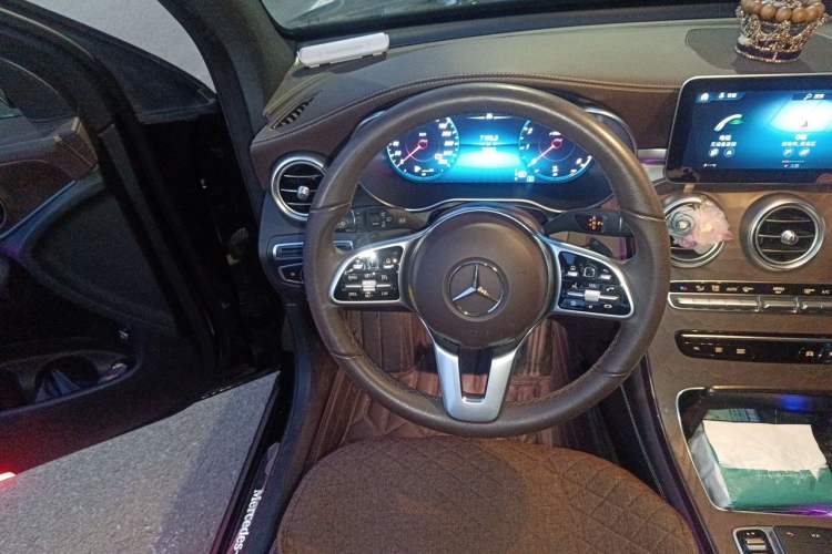 Used Mercedes-Benz GLC 2021 GLC 260 L 4MATIC Luxury Model Steering Wheel