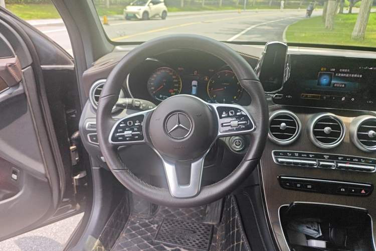 Used Mercedes-Benz GLC 2021 GLC 260 L 4MATIC Luxury Model Steering Wheel