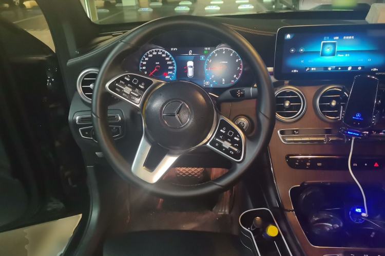 Used Mercedes-Benz GLC 2021 GLC 300 L 4MATIC Dynamic Model Steering Wheel