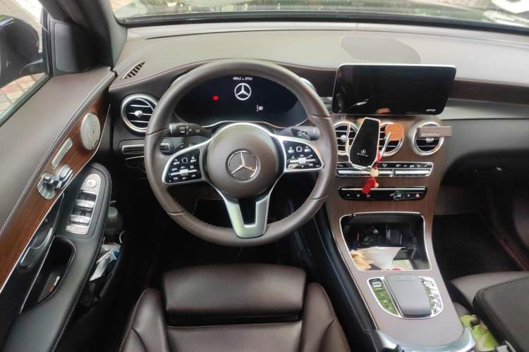 Used Mercedes-Benz GLC 2021 GLC 300 L 4MATIC Dynamic Model Steering Wheel