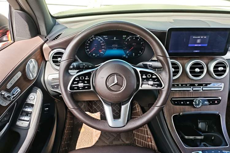 Used Mercedes-Benz GLC 2021 GLC 300 L 4MATIC Dynamic Model Steering Wheel