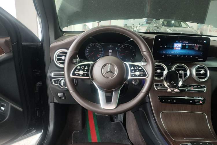 Used Mercedes-Benz GLC 2021 GLC 300 L 4MATIC Dynamic Model Steering Wheel