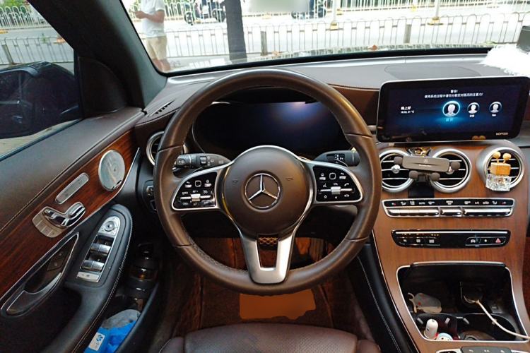 Used Mercedes-Benz GLC 2021 GLC 300 L 4MATIC Dynamic Model Steering Wheel