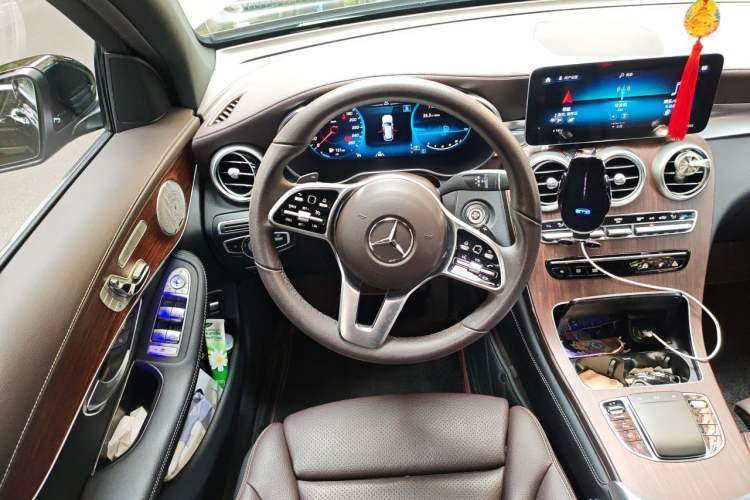Used Mercedes-Benz GLC 2021 GLC 300 L 4MATIC Dynamic Model Steering Wheel