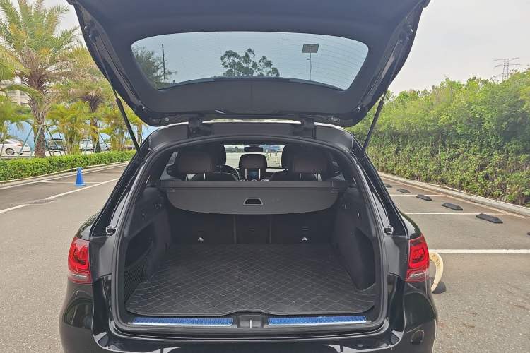 Used Mercedes-Benz GLC 2021 GLC 260 L 4MATIC Luxury Model Trunk
