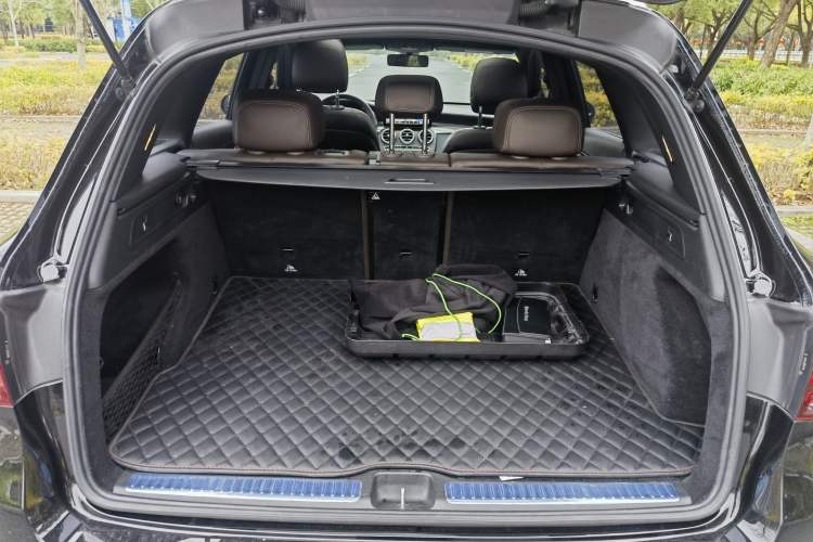 Used Mercedes-Benz GLC 2021 GLC 260 L 4MATIC Luxury Model Trunk