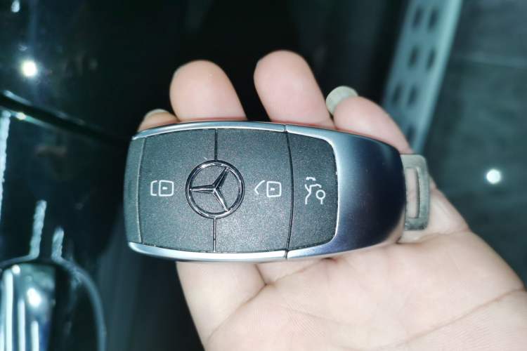 Used Mercedes-Benz GLC 2021 GLC 260 L 4MATIC Luxury Model Vehicle Key