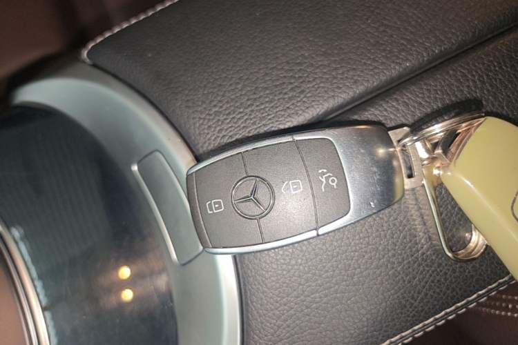 Used Mercedes-Benz GLC 2021 GLC 260 L 4MATIC Dynamic Edition Vehicle Key