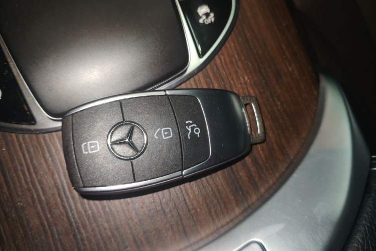 Used Mercedes-Benz GLC 2021 GLC 300 L 4MATIC Dynamic Model Vehicle Key