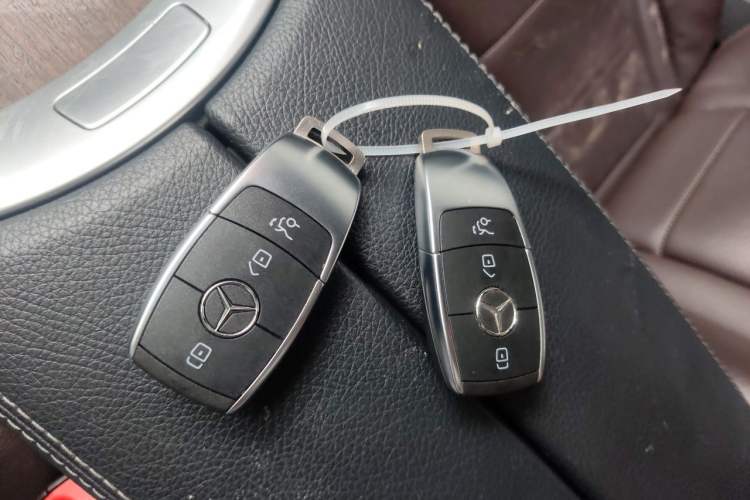 Used Mercedes-Benz GLC 2021 GLC 300 L 4MATIC Dynamic Model Vehicle Key