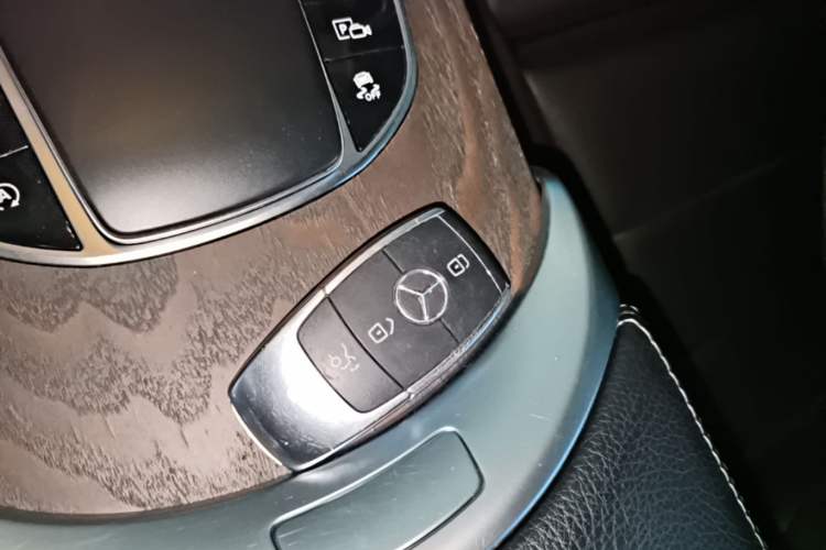 Used Mercedes-Benz GLC 2021 GLC 260 L 4MATIC Luxury Model Vehicle Key