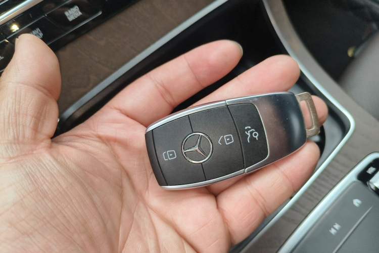 Used Mercedes-Benz GLC 2021 GLC 260 L 4MATIC Luxury Model Vehicle Key