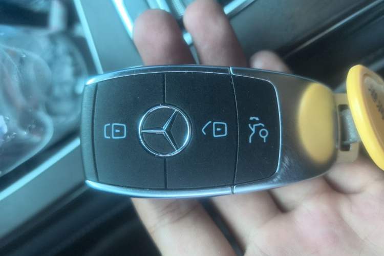 Used Mercedes-Benz GLC 2021 GLC 260 L 4MATIC Luxury Model Vehicle Key