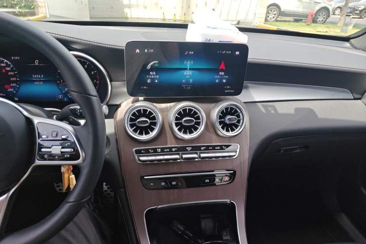 Used Mercedes-Benz GLC 2021 GLC 260 L 4MATIC Luxury Model Audio And AC Panel