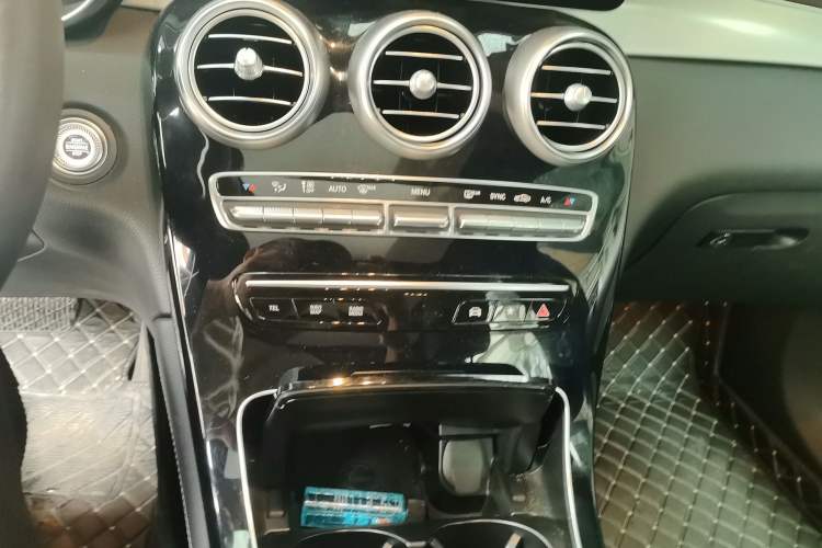 Used Mercedes-Benz GLC 2021 GLC 260 L 4MATIC Dynamic Edition Audio And AC Panel