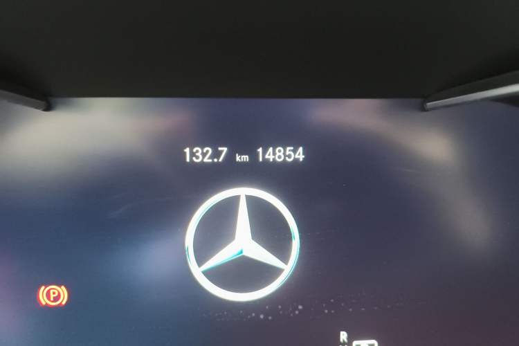 Used Mercedes-Benz GLC 2021 GLC 300 L 4MATIC Dynamic Model Odometer Close Up