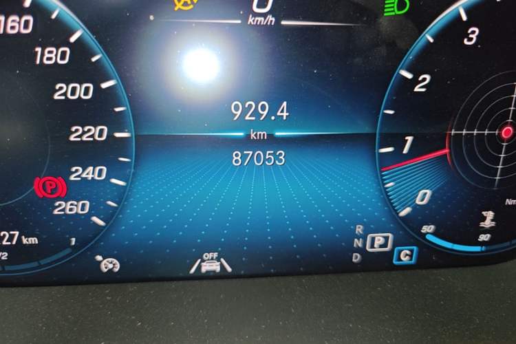 Used Mercedes-Benz GLC 2021 GLC 300 L 4MATIC Dynamic Model Odometer Close Up