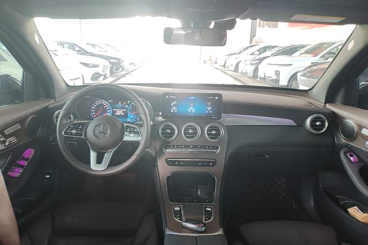 Used Mercedes-Benz GLC 2021 GLC 260 L 4MATIC Luxury Model Center Console