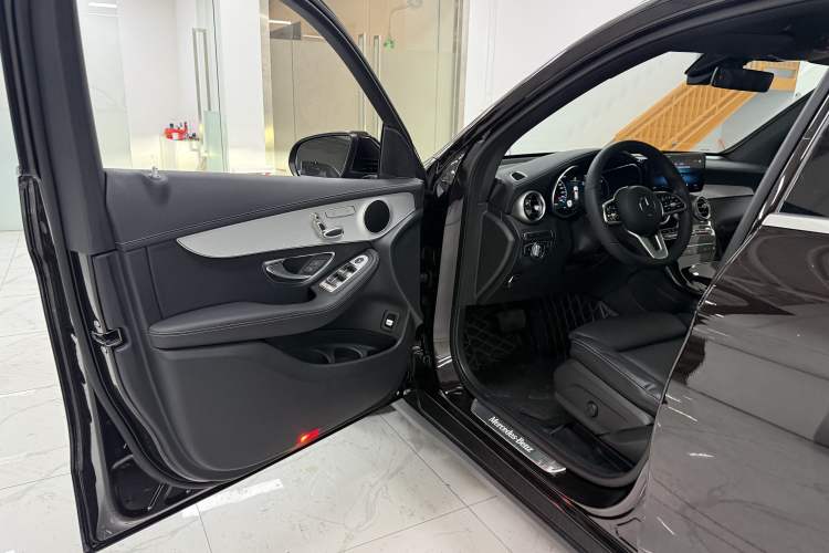 Used Mercedes-Benz GLC 2021 GLC 260 L 4MATIC Dynamic Edition Interior 3
