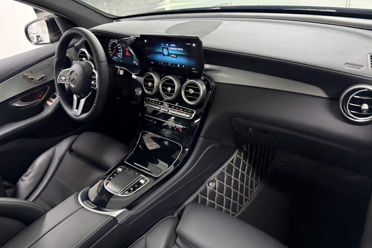 Used Mercedes-Benz GLC 2021 GLC 260 L 4MATIC Dynamic Edition Interior 9