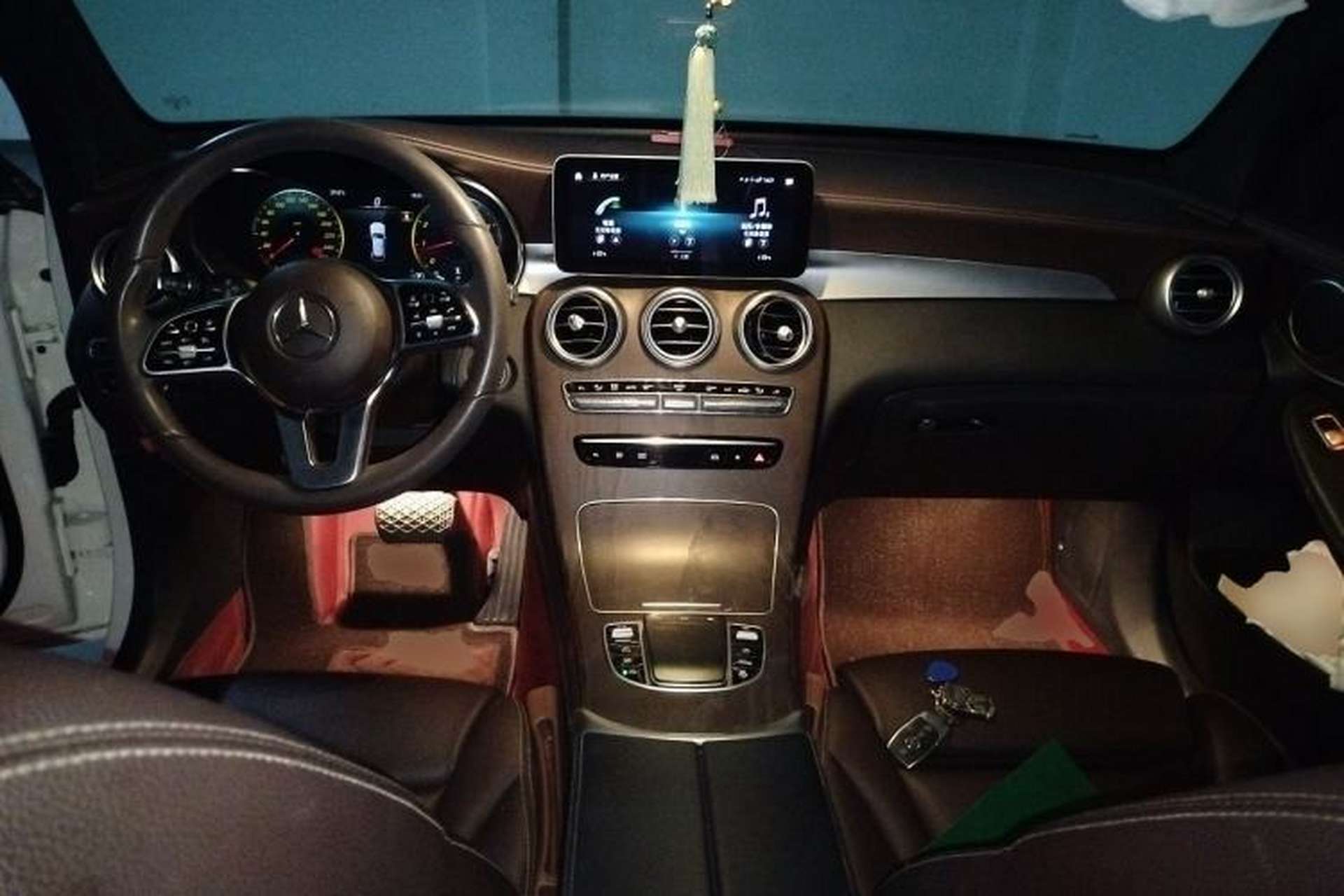 Used Mercedes-Benz GLC 2021 GLC 260 L 4MATIC Luxury Model Center Console