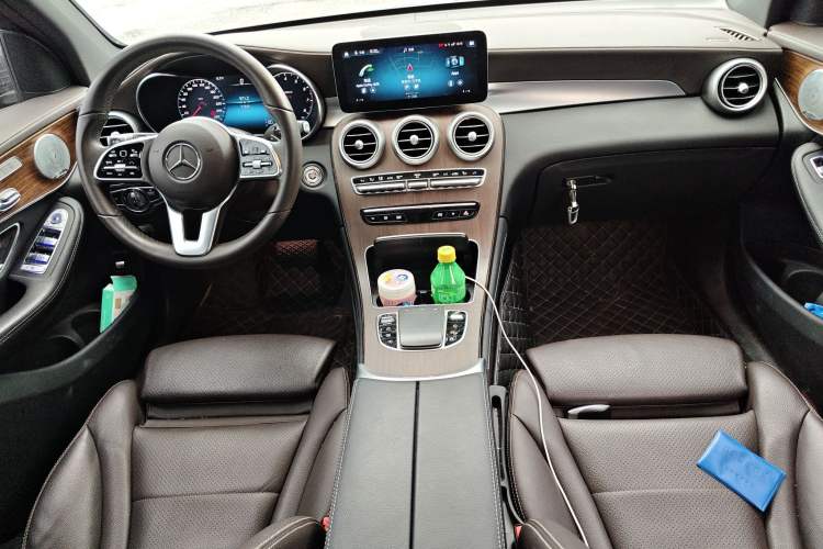 Used Mercedes-Benz GLC 2021 GLC 300 L 4MATIC Dynamic Model Center Console