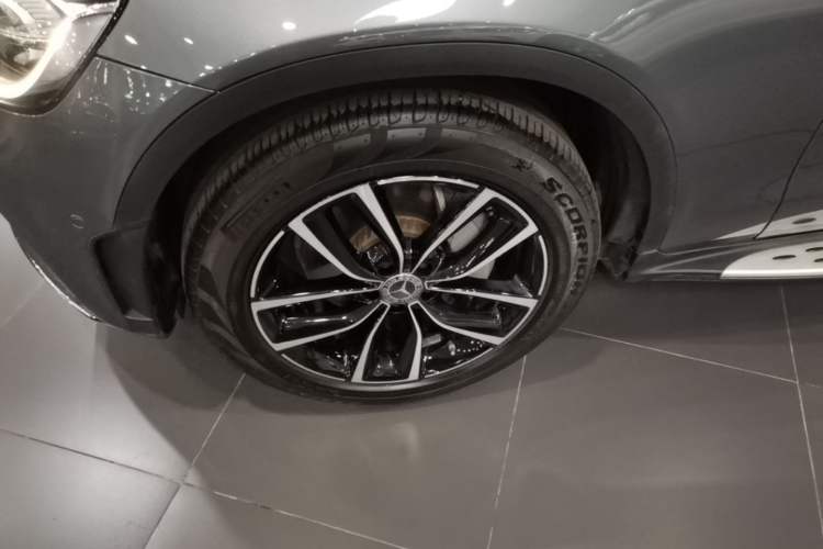 Used Mercedes-Benz GLC 2021 GLC 300 L 4MATIC Dynamic Model Left Front Wheel Hub