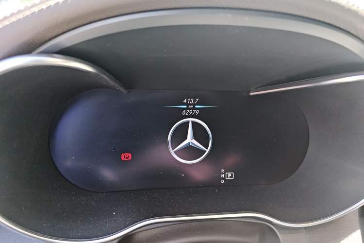 Used Mercedes-Benz GLC 2021 GLC 260 L 4MATIC Dynamic Edition Odometer Close Up