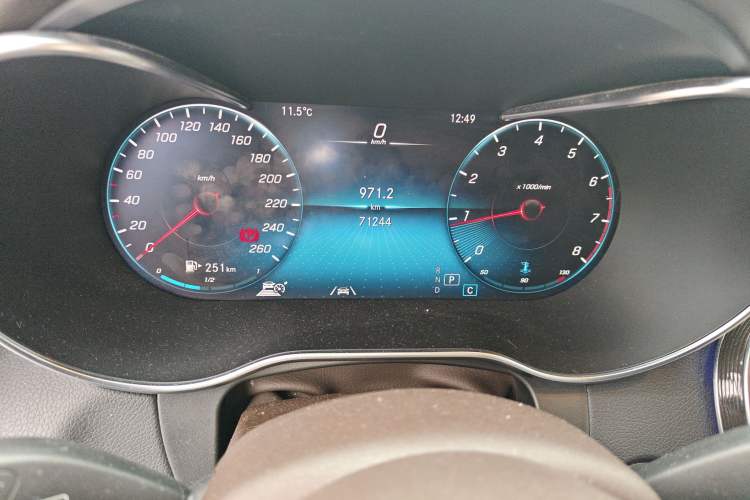 Used Mercedes-Benz GLC 2021 GLC 300 L 4MATIC Dynamic Model Odometer Close Up