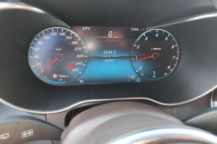 Used Mercedes-Benz GLC 2021 GLC 260 L 4MATIC Luxury Model Odometer Close Up