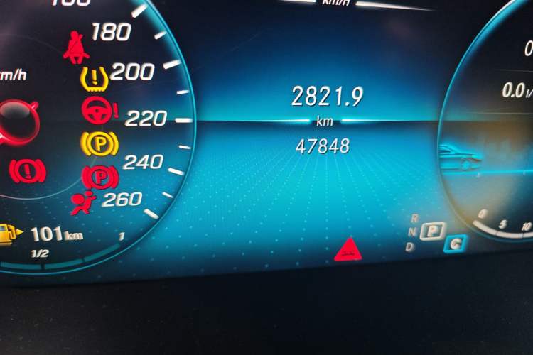 Used Mercedes-Benz GLC 2021 GLC 260 L 4MATIC Dynamic Edition Odometer Close Up