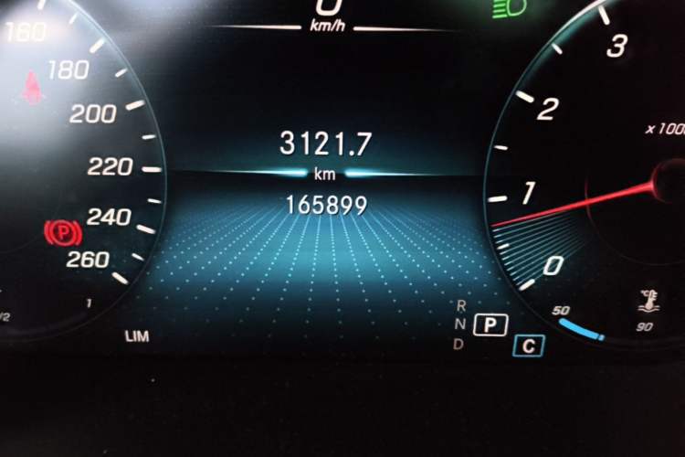 Used Mercedes-Benz GLC 2021 GLC 260 L 4MATIC Dynamic Edition Odometer Close Up