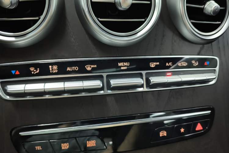 Used Mercedes-Benz GLC 2021 GLC 260 L 4MATIC Luxury Model Audio And AC Panel