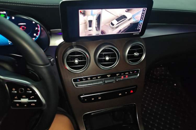Used Mercedes-Benz GLC 2021 GLC 260 L 4MATIC Luxury Model Audio And AC Panel
