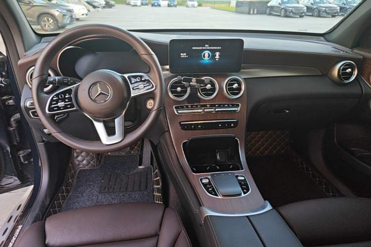 Used Mercedes-Benz GLC 2021 GLC 300 L 4MATIC Dynamic Model Center Console