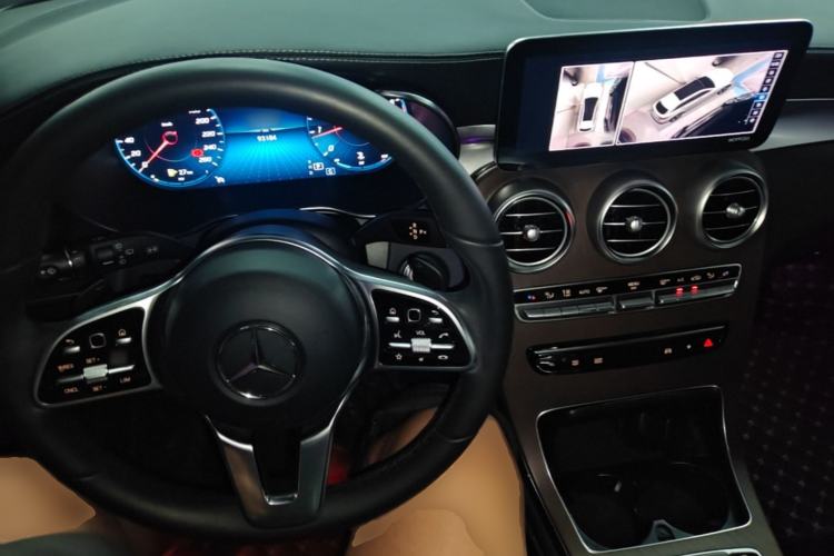 Used Mercedes-Benz GLC 2021 GLC 260 L 4MATIC Luxury Model Center Console