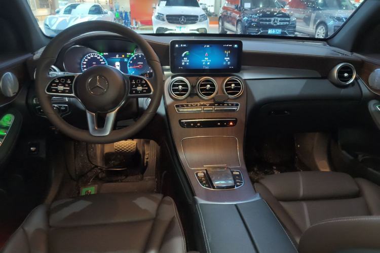 Used Mercedes-Benz GLC 2021 GLC 300 L 4MATIC Dynamic Model Center Console