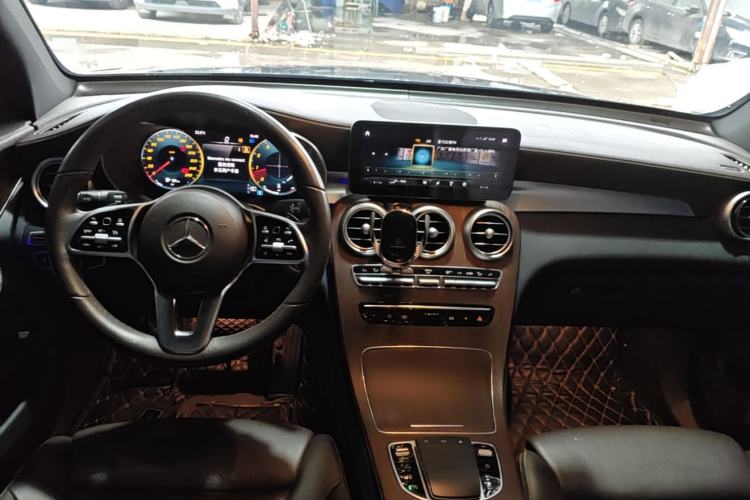 Used Mercedes-Benz GLC 2021 GLC 300 L 4MATIC Dynamic Model Center Console