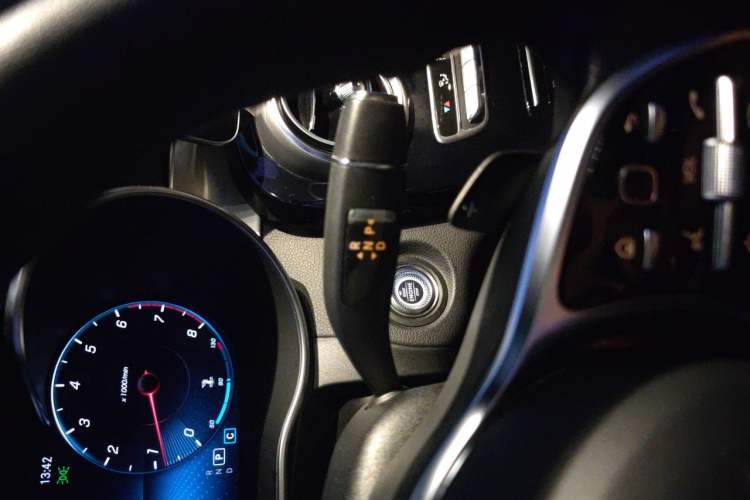 Used Mercedes-Benz GLC 2021 GLC 260 L 4MATIC Dynamic Edition Gear Lever