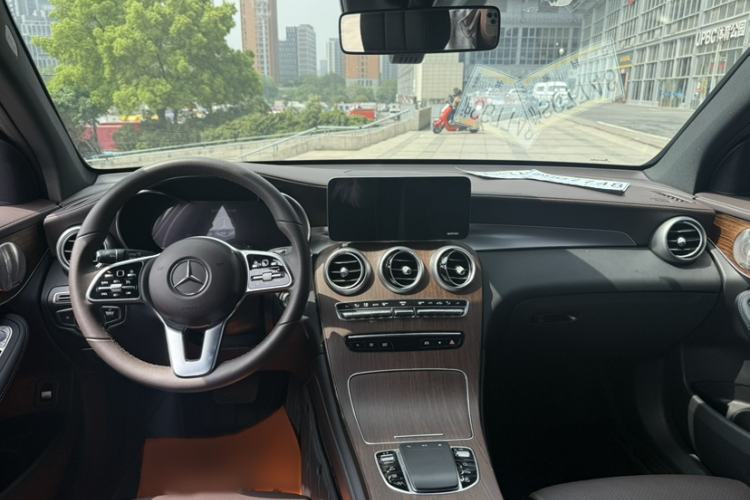 Used Mercedes-Benz GLC 2021 GLC 300 L 4MATIC Dynamic Model Interior 1