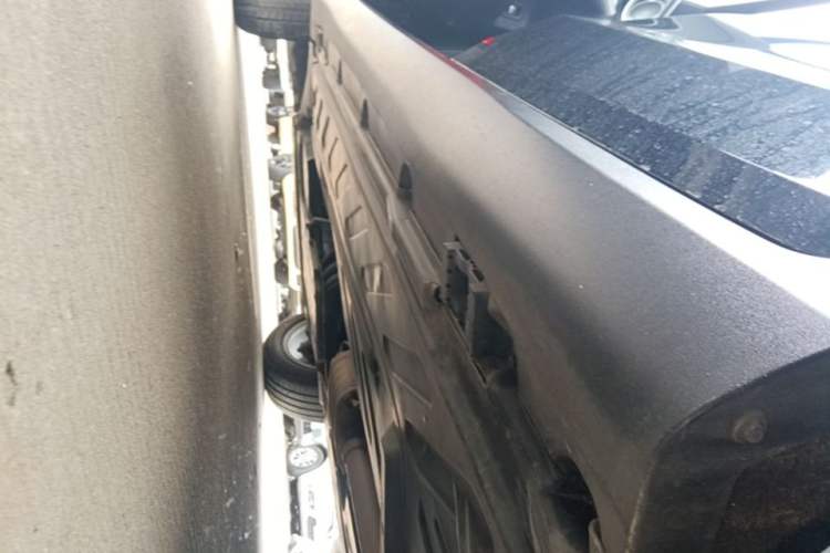 Used Mercedes-Benz GLC 2021 GLC 260 L 4MATIC Luxury Model Left Side Sill