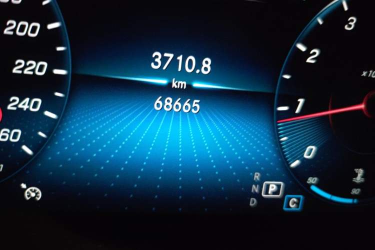 Used Mercedes-Benz GLC 2021 GLC 260 L 4MATIC Dynamic Edition Odometer Close Up