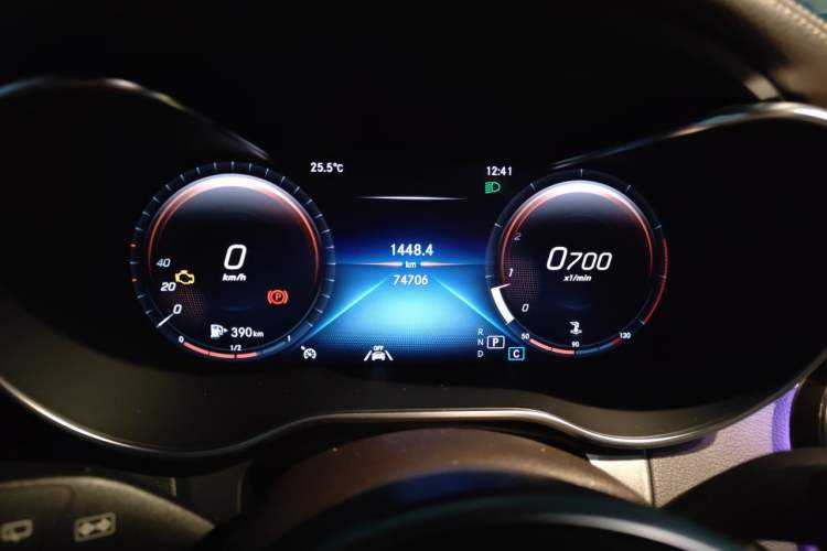 Used Mercedes-Benz GLC 2021 GLC 300 L 4MATIC Dynamic Model Odometer Close Up