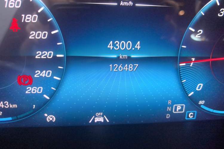 Used Mercedes-Benz GLC 2021 GLC 300 L 4MATIC Dynamic Model Odometer Close Up