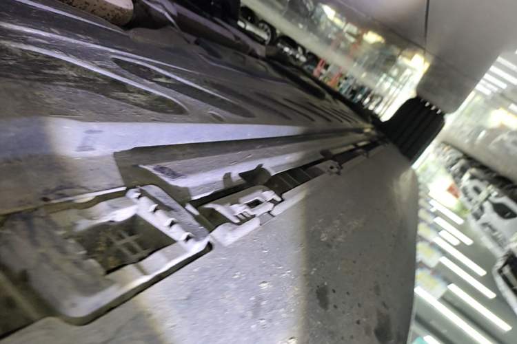 Used Mercedes-Benz GLC 2021 GLC 300 L 4MATIC Dynamic Model Right Side Sill