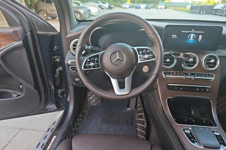 Used Mercedes-Benz GLC 2021 GLC 300 L 4MATIC Dynamic Model Steering Wheel