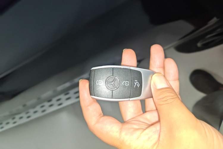 Used Mercedes-Benz GLC 2021 GLC 260 L 4MATIC Luxury Model Vehicle Key