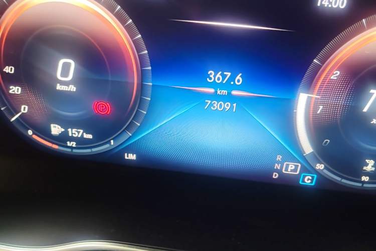 Used Mercedes-Benz GLC 2021 GLC 260 L 4MATIC Luxury Model Odometer Close Up