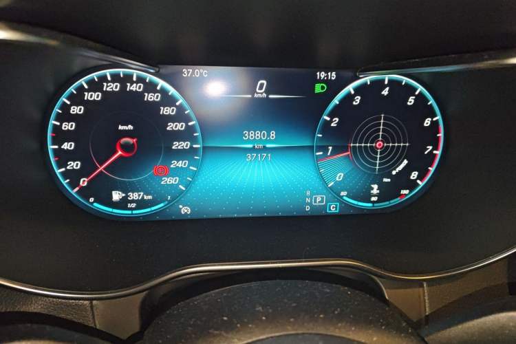 Used Mercedes-Benz GLC 2021 GLC 260 L 4MATIC Dynamic Edition Odometer Close Up